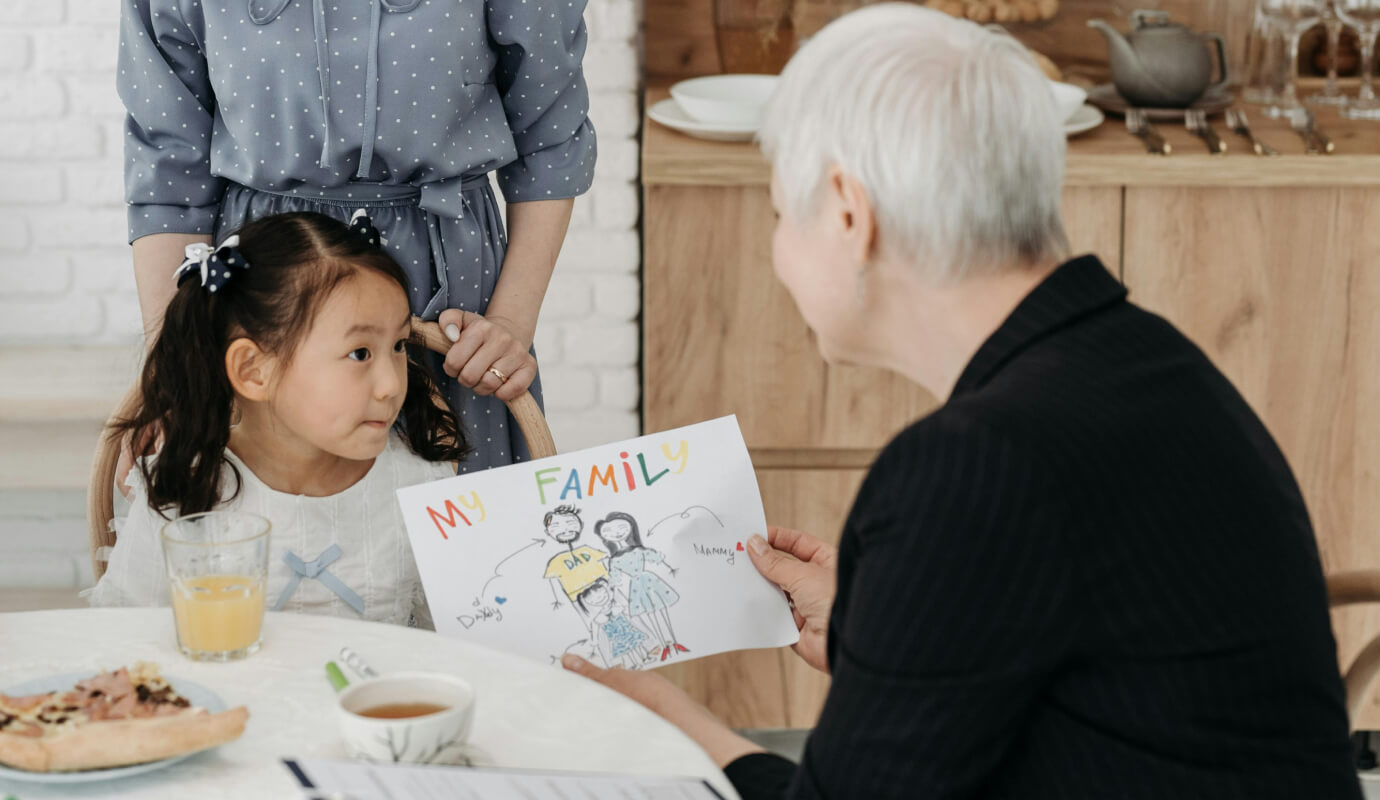 A social worker observe's their child client's drawing of her family. This observation will inform the social work SOAP notes for the session.